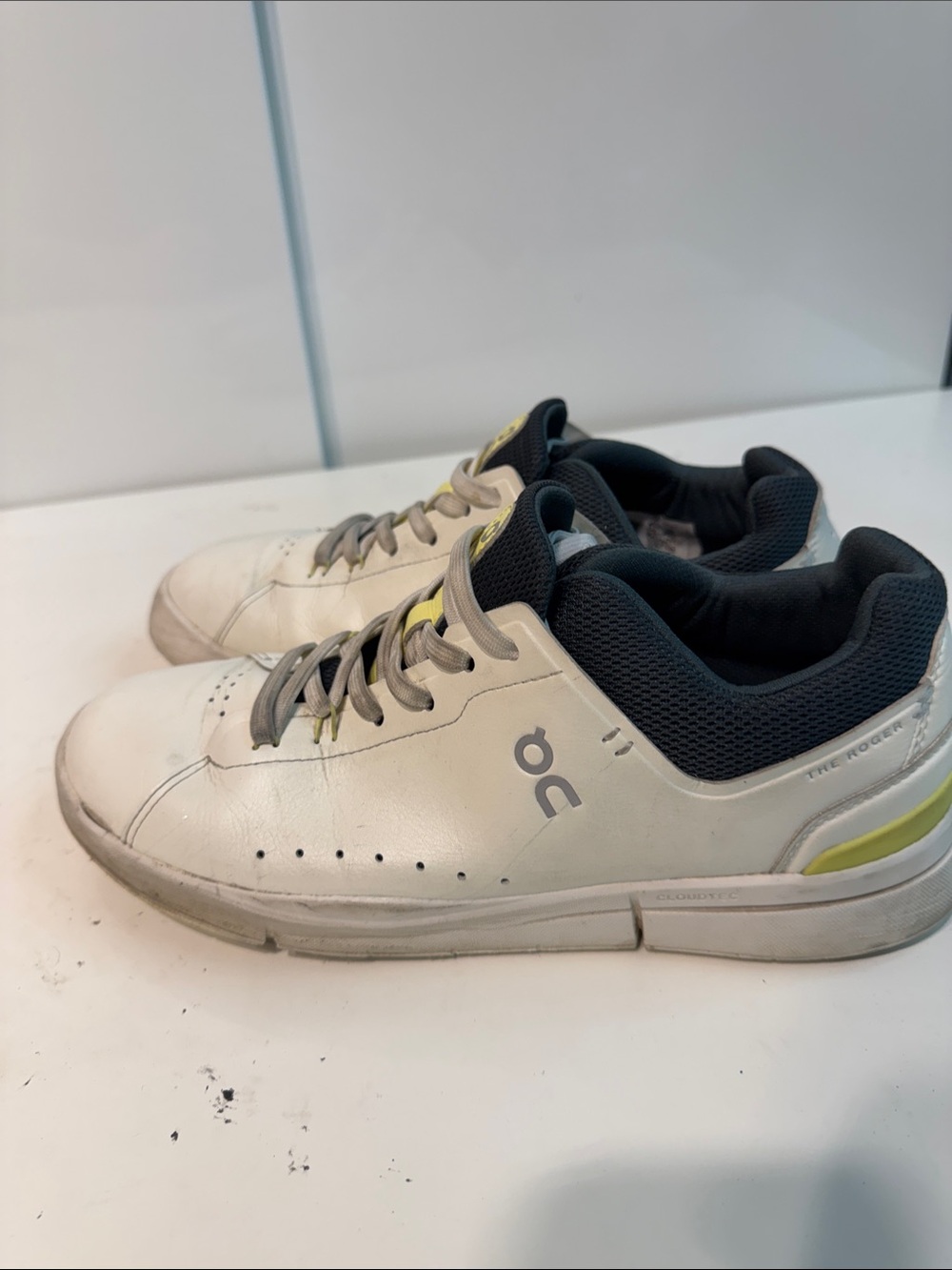 Used On Cloud Low-Top Leather Sneakers in White men’s 8.5 - Picture 3 of 7